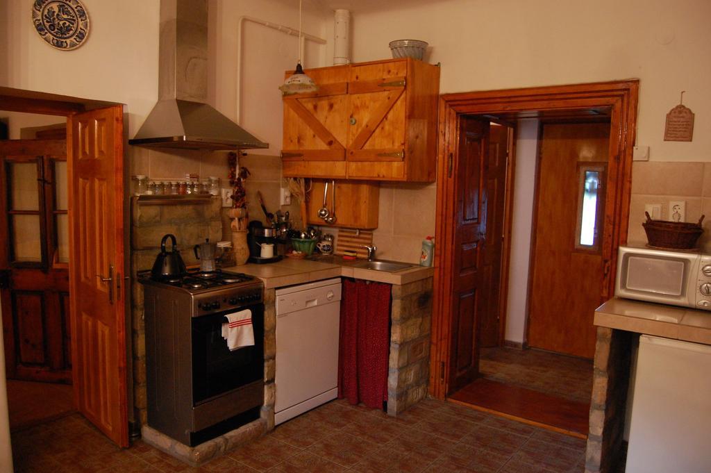 Tulipanos Vendeghaz Apartment Obanya Room photo